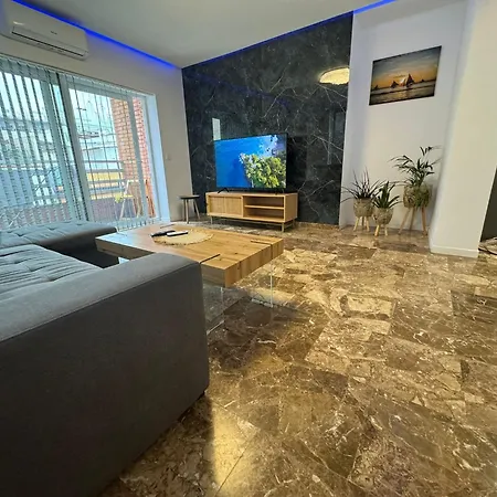 Del Mar Three Bed Flat.